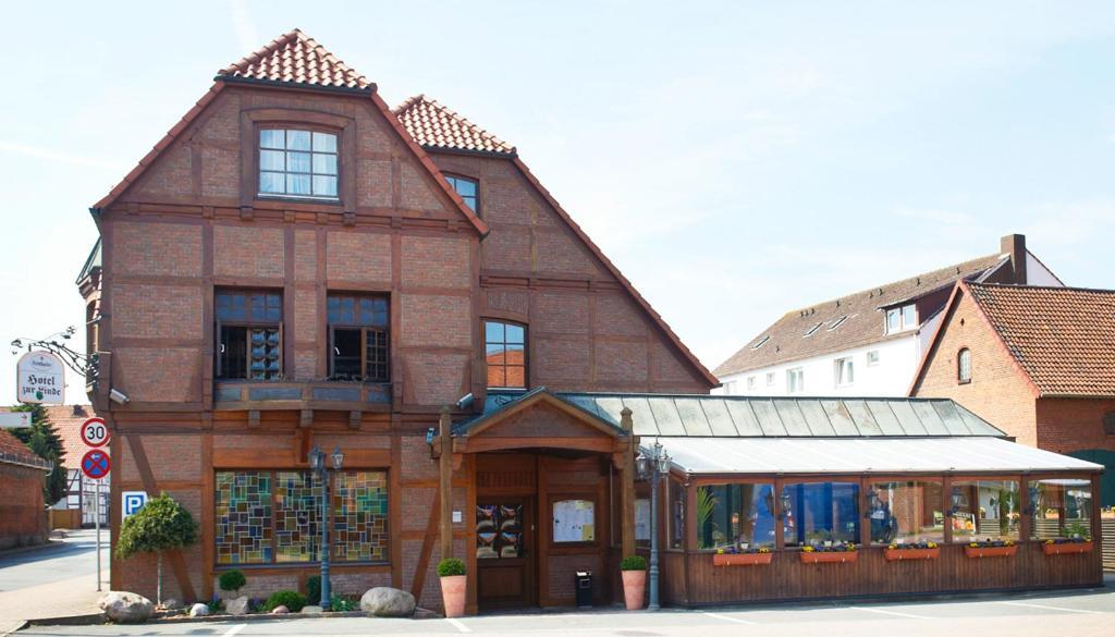 Hotel Restaurant Zur Linde Pattensen Eksteriør billede