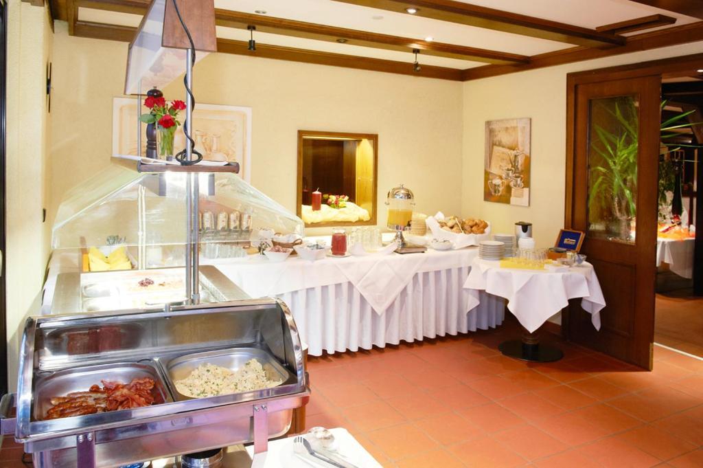 Hotel Restaurant Zur Linde Pattensen Eksteriør billede