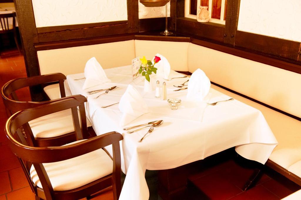 Hotel Restaurant Zur Linde Pattensen Eksteriør billede